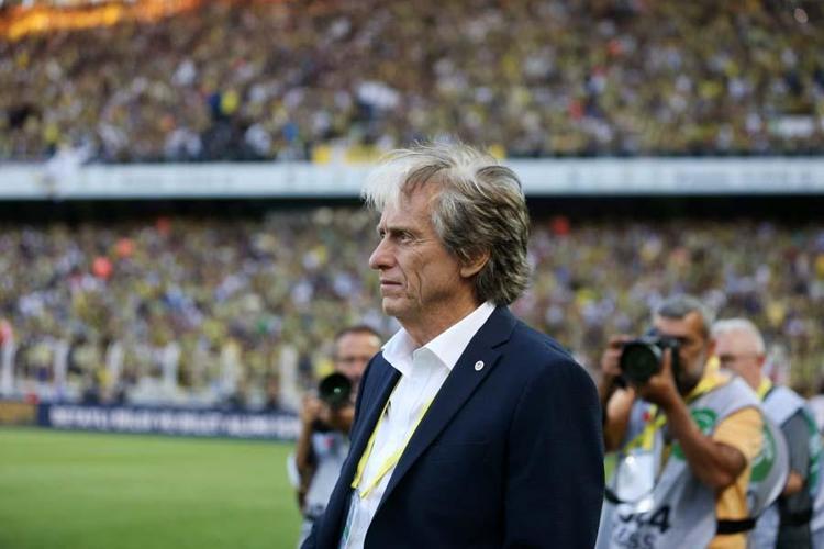 Fenerbahçede Jorge Jesus Slovacko maçının ilk 11ini belirledi Kadroda büyük sürpriz
