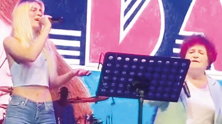 Aleyna Tilkiden düet açıklaması Şu an bacaklarım titriyor, içeride soğuk bir su içmem lazım