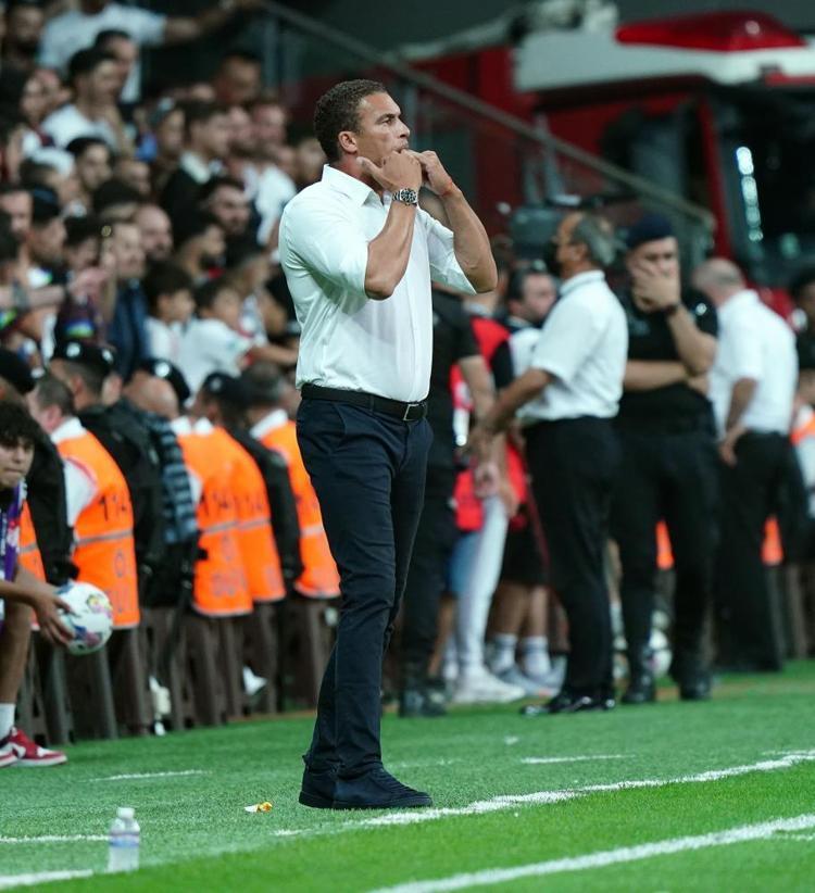 Beşiktaş - Kayserispor maçında yok yok Kırmızı kartlar havada uçuştu, yeni transfer çılgına döndü