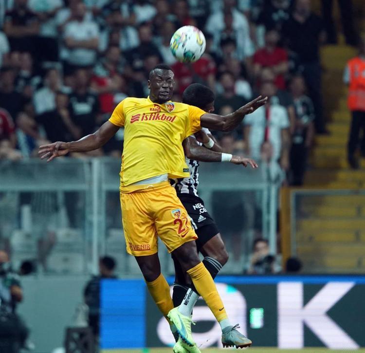Beşiktaş - Kayserispor maçında yok yok Kırmızı kartlar havada uçuştu, yeni transfer çılgına döndü