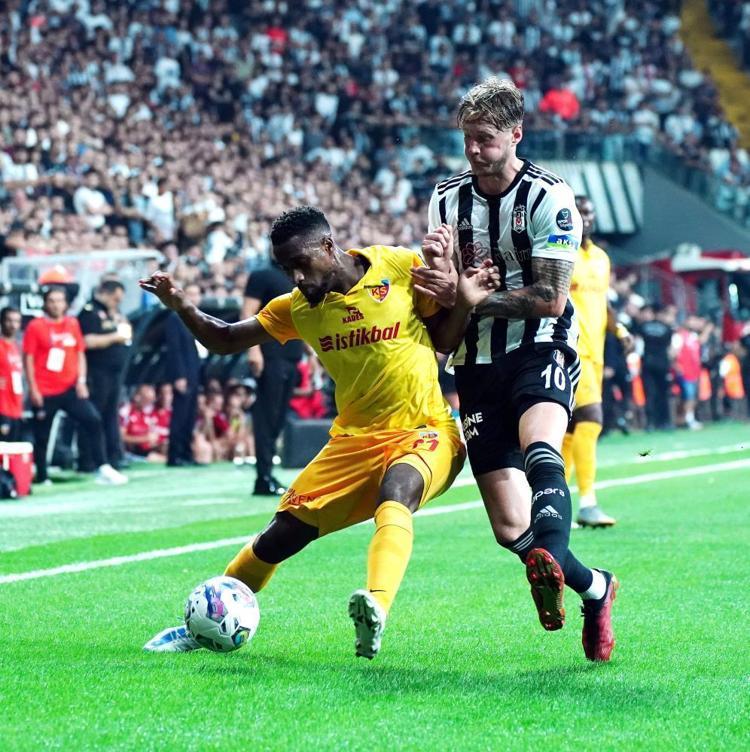 Beşiktaş - Kayserispor maçında yok yok Kırmızı kartlar havada uçuştu, yeni transfer çılgına döndü