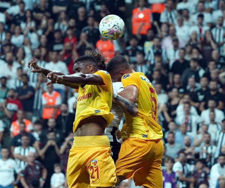 Beşiktaş - Kayserispor maçında yok yok Kırmızı kartlar havada uçuştu, yeni transfer çılgına döndü