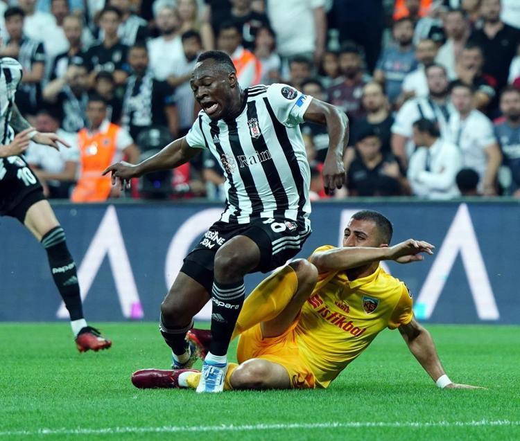 Beşiktaş - Kayserispor maçında yok yok Kırmızı kartlar havada uçuştu, yeni transfer çılgına döndü