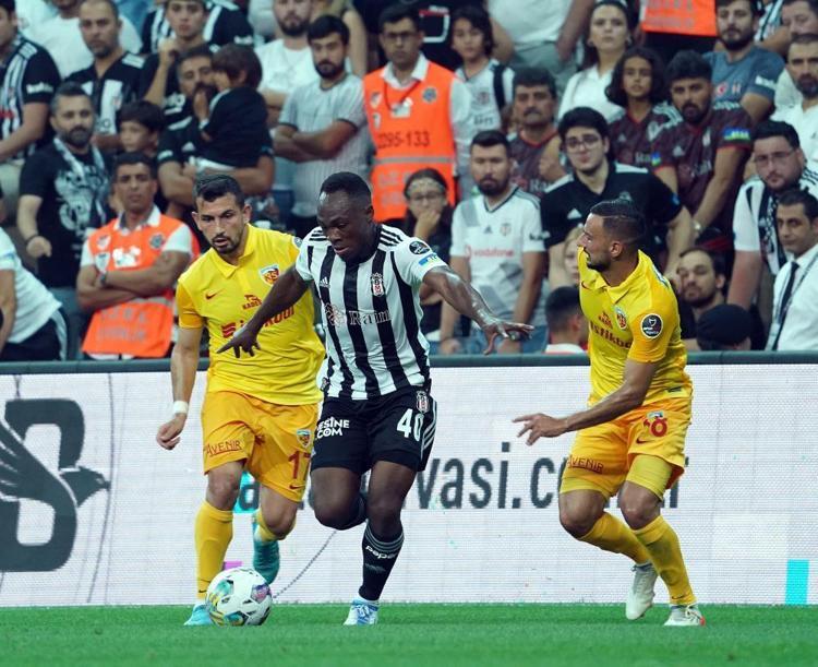 Beşiktaş - Kayserispor maçında yok yok Kırmızı kartlar havada uçuştu, yeni transfer çılgına döndü