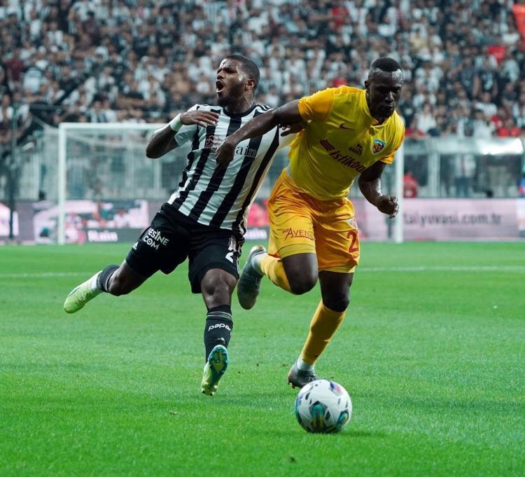 Beşiktaş - Kayserispor maçında yok yok Kırmızı kartlar havada uçuştu, yeni transfer çılgına döndü