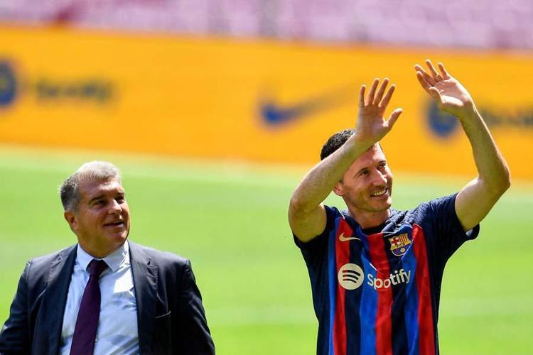LEWANDOWSKI TRİBÜNE HAPSOLABİLİR