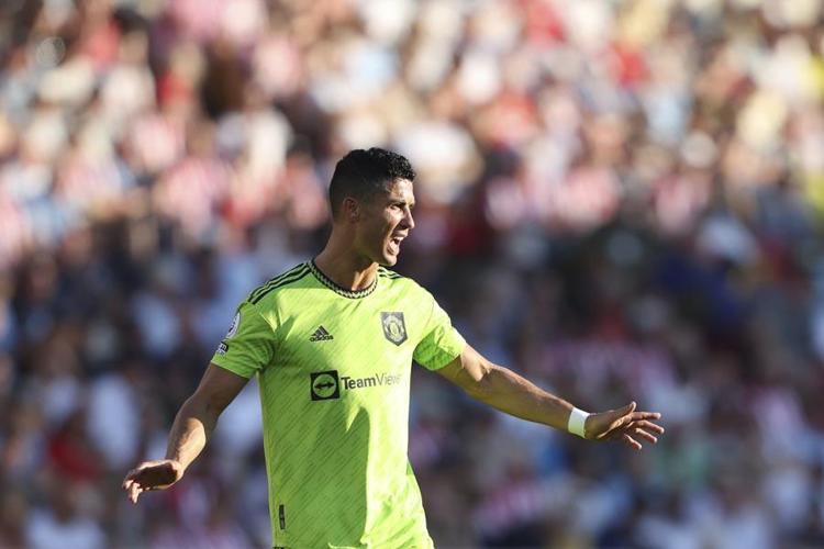 Galatasaray forması bile giydirmişlerdi Dün Brentforddan 4 yediler Ronaldoyu eski dosta teklif ettiler