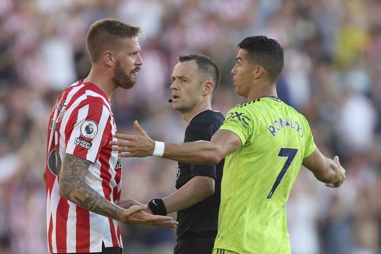 Galatasaray forması bile giydirmişlerdi Dün Brentforddan 4 yediler Ronaldoyu eski dosta teklif ettiler