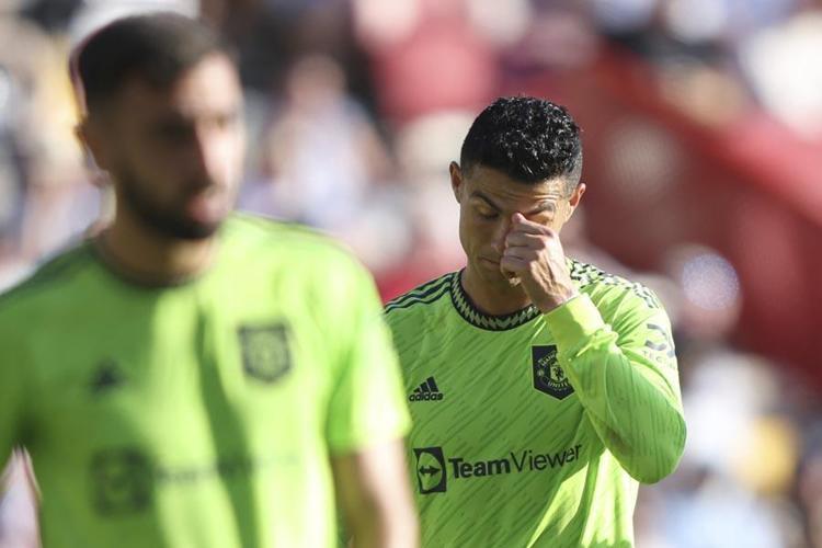 Galatasaray forması bile giydirmişlerdi Dün Brentforddan 4 yediler Ronaldoyu eski dosta teklif ettiler