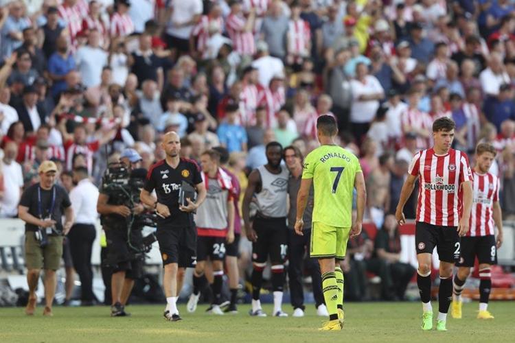 Galatasaray forması bile giydirmişlerdi Dün Brentforddan 4 yediler Ronaldoyu eski dosta teklif ettiler