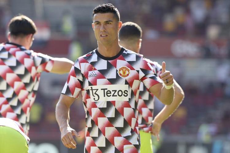 Galatasaray forması bile giydirmişlerdi Dün Brentforddan 4 yediler Ronaldoyu eski dosta teklif ettiler