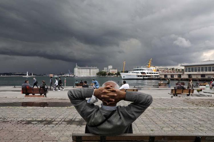 17 il için Meteorolojiden sağanak yağış uyarısı Devasa kütle haritada göründü İstanbula doğru ilerliyor...