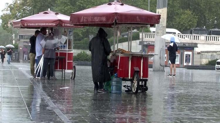 17 il için Meteorolojiden sağanak yağış uyarısı Devasa kütle haritada göründü İstanbula doğru ilerliyor...