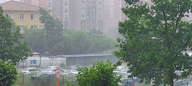 17 il için Meteorolojiden sağanak yağış uyarısı Devasa kütle haritada göründü İstanbula doğru ilerliyor...