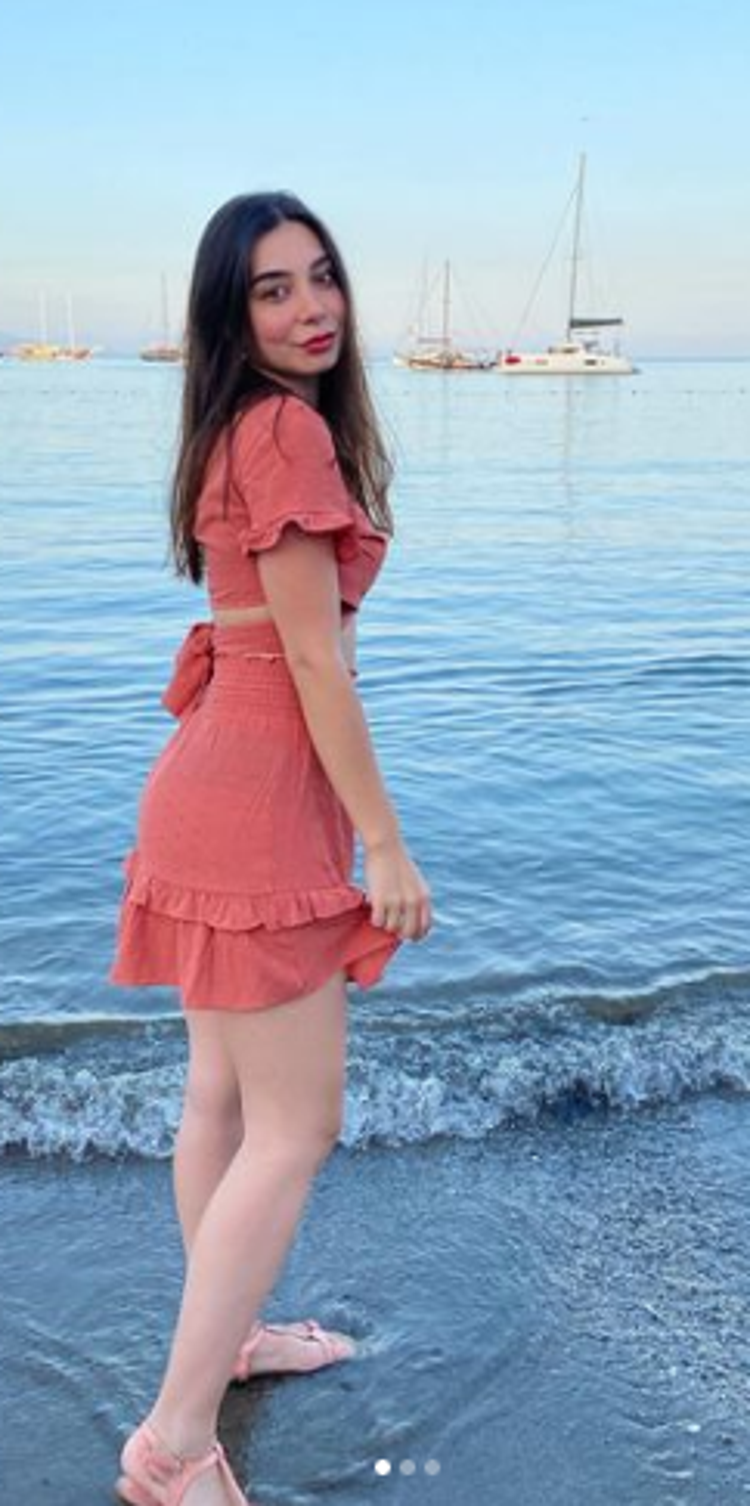 Alemin Kıralının Obeni Birsu Demir tatil pozlarıyla adından söz ettirdi
