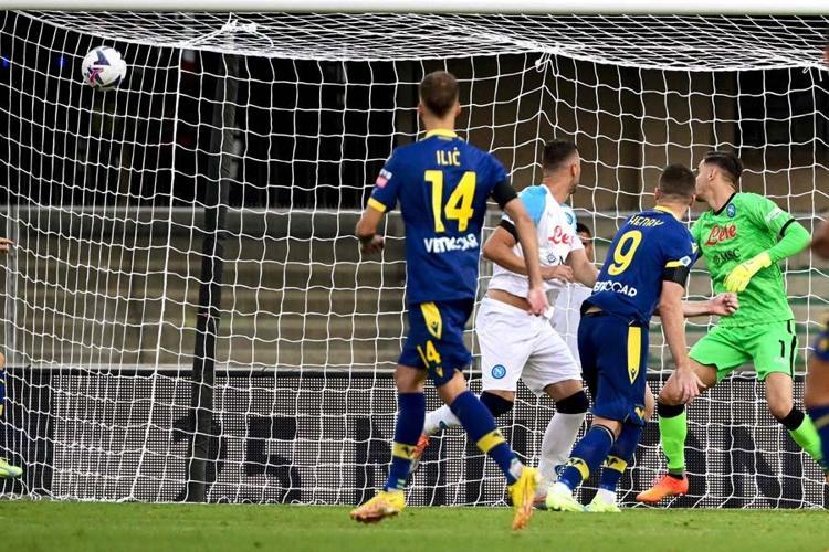 Fenerbahçeden Napoliye transfer olan Kim Min Jae ilk maçında mest etti 7 gollü çılgın maça tanıdık isimler damga vurdu...