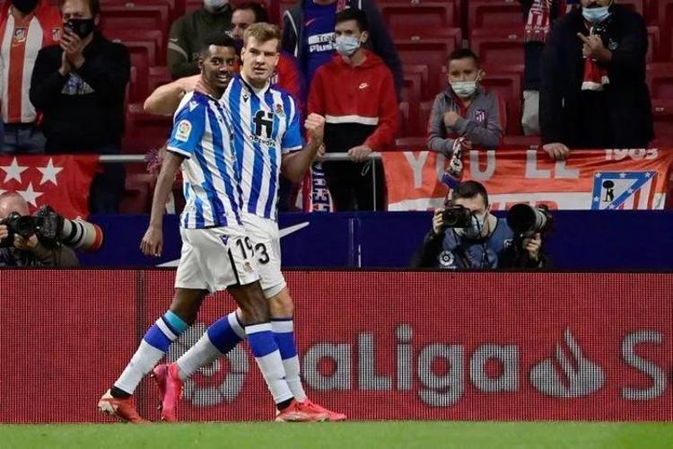Fenerbahçede son dakika transfer haberi Maxi Gomez tamam Alexander Sörlothü Joshua King getirecek...
