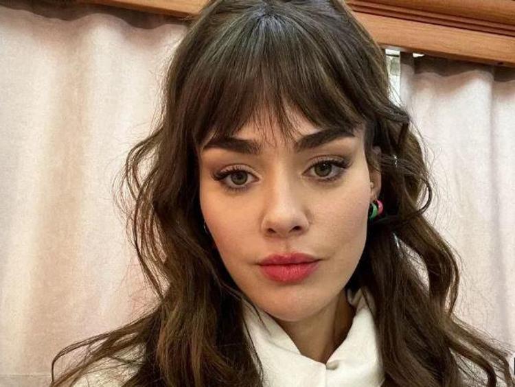 Bensu Soral yeni imajı ile dikkat çekti: ‘Ne yaptın sen’