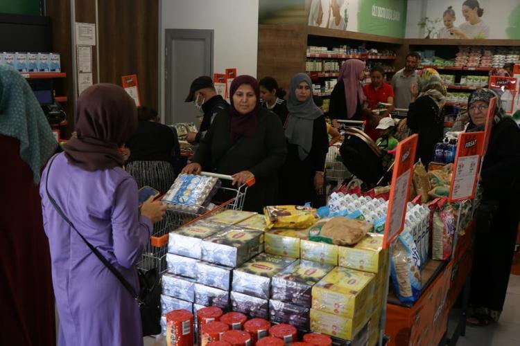 Marketlerde yüzde 30 indirim Akın ettiler, sıvı yağ, süt, yumurta, peynir hepsinde geçerli