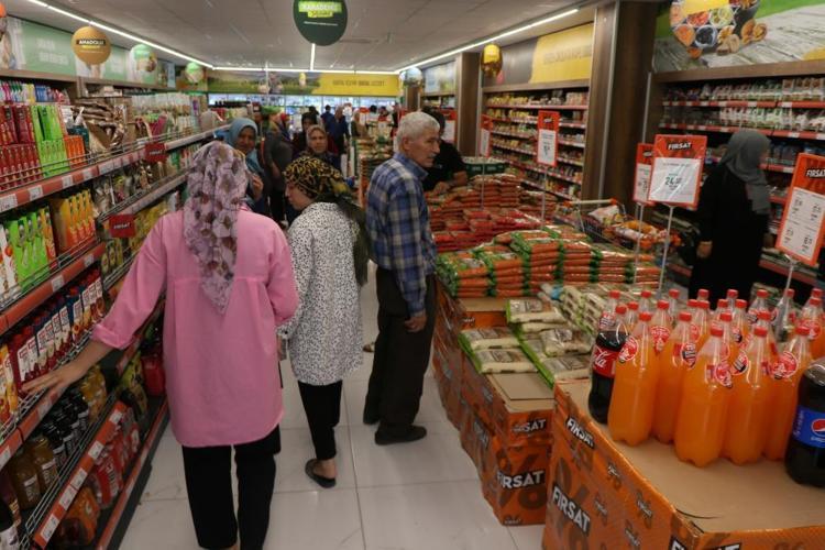 Marketlerde yüzde 30 indirim Akın ettiler, sıvı yağ, süt, yumurta, peynir hepsinde geçerli