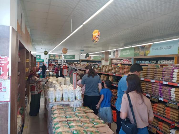 Marketlerde yüzde 30 indirim Akın ettiler, sıvı yağ, süt, yumurta, peynir hepsinde geçerli