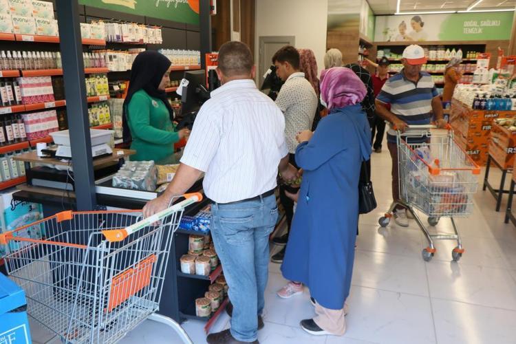 Marketlerde yüzde 30 indirim Akın ettiler, sıvı yağ, süt, yumurta, peynir hepsinde geçerli