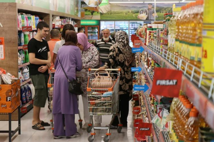 Marketlerde yüzde 30 indirim Akın ettiler, sıvı yağ, süt, yumurta, peynir hepsinde geçerli