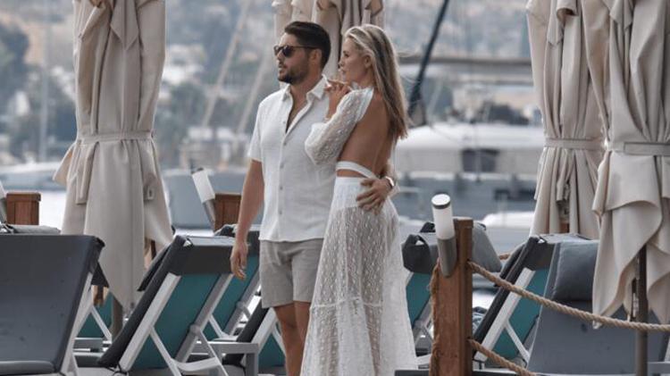 Chloe Loughnan sevgilisiyle iskelede romantik anlar yaşadı