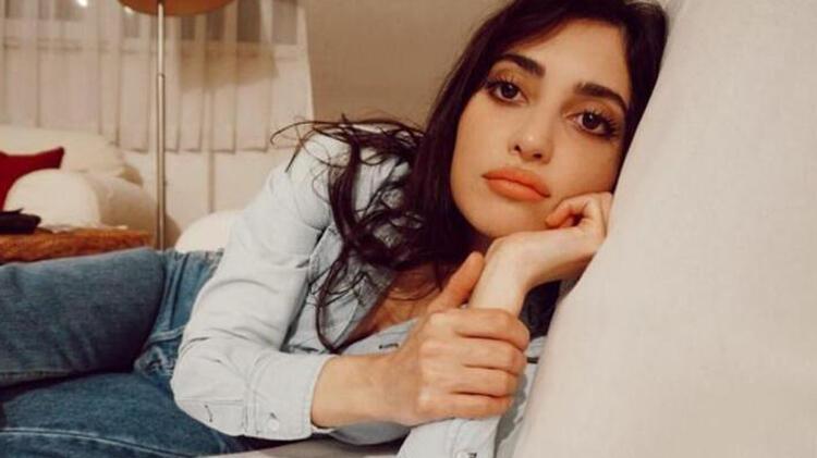 Melike İpek Yalova yatarak poz verdi, sosyal medya yıkıldı