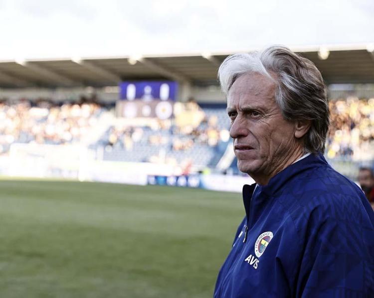 Fenerbahçenin transferdeki en büyük hedefi santrafor Yabancı sayısı Jesusu zorluyor: Pelkas, Novak ve Attila Szalaiden sonra sıra yeni transferde...