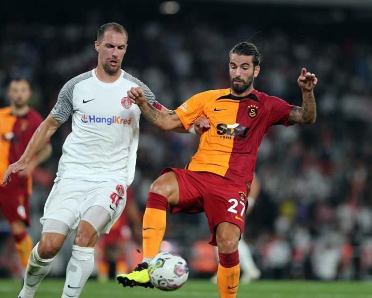 Galatasarayın Trabzonspor maçı kadrosu belli oldu Yeni transferler derbide yok