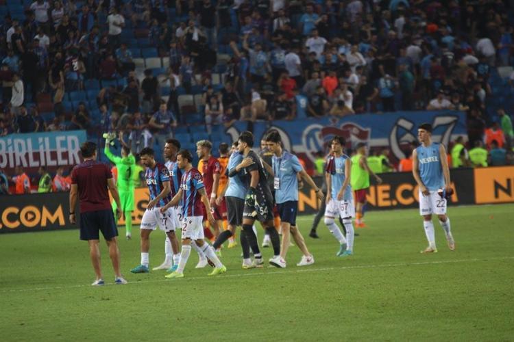 YUNUS AKGÜN ARKADAN ÇEKMEYİ BİR KEZ DAHA YAPTI GALATASARAYLILAR İKİNCİ SARI OLACAK DİYE ÇOK KORKTU