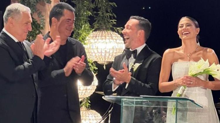 Demet Özdemir ile Oğuzhan Koç evlendi Özdemirin gelinlik modeli çok konuşuldu