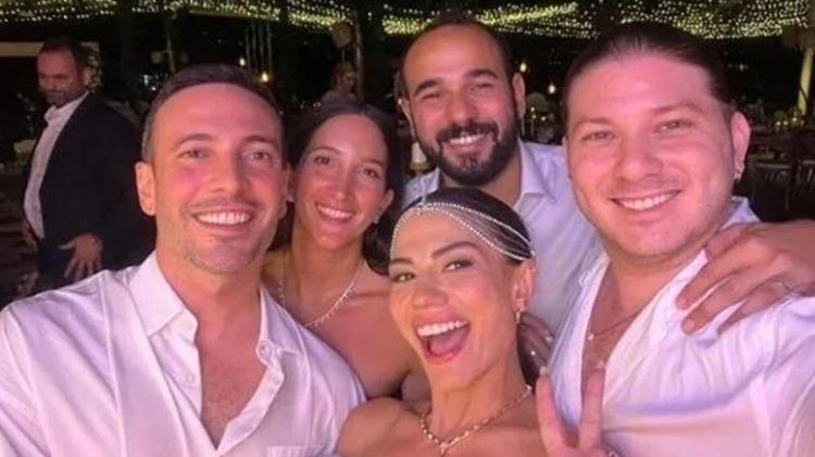 Demet Özdemir ile Oğuzhan Koç evlendi Özdemirin gelinlik modeli çok konuşuldu