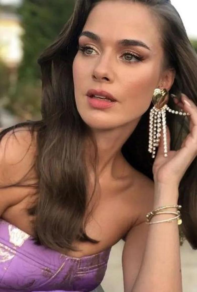 Demet Özdemir ile Oğuzhan Koç evlendi Özdemirin gelinlik modeli çok konuşuldu