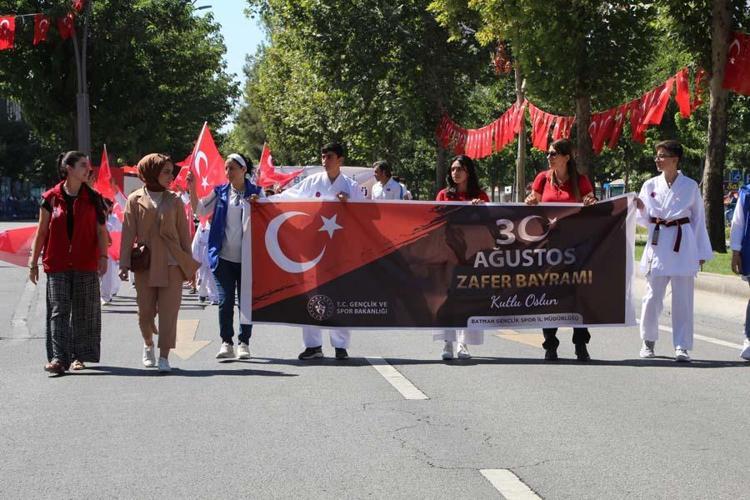 30 Ağustos Zafer Bayramı Türkiye asırlık gururu büyük coşkuyla kutladı