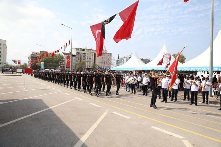 “Her kim bağımsızlık ve toprak bütünlüğümüze kast ediyorsa karşılarında çelik bir bilek olan Türk Milletini bulacaktır”