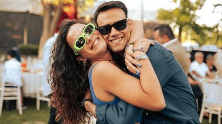 Aslı Bekiroğlunu sevgilisi öpmelere doyamadı