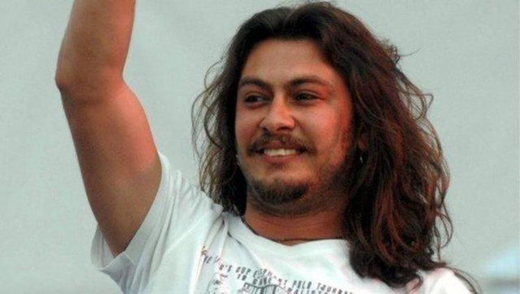 Aslı Bekiroğlunu sevgilisi öpmelere doyamadı