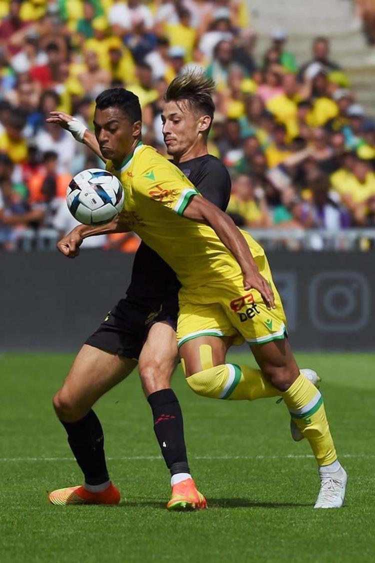Mısırlı golcü Mostafa Mohamed Nantes formasıylas Fransa Ligue 1i sallıyor
