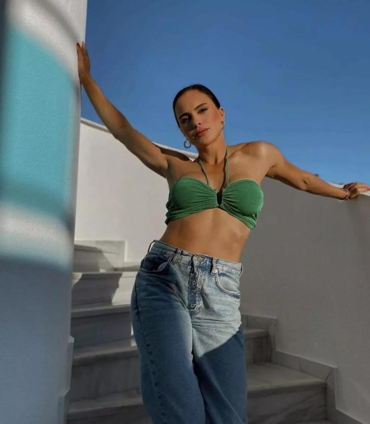 Survivor Birsen Bekgöz pozlarıyla dikkat çekti Mankenlere taş çıkarır