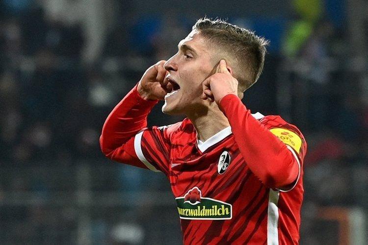 KİCKER TARAFINDAN BİRÇOK KEZ HAFTANIN 11İNE SEÇİLDİ