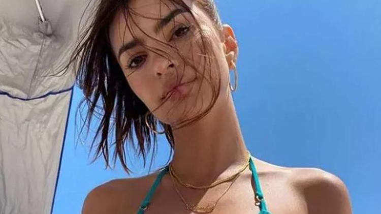 Emily Ratajkowski ihanetin ardından ortaya çıktı Kırmızı bikiniyle görüldü