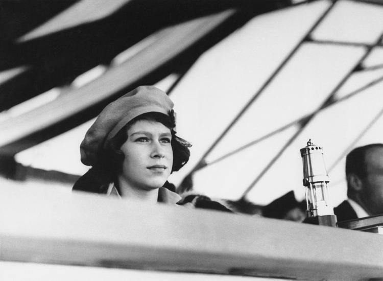 İngiltere’de Kral 3. Charles dönemi başladı Kraliçe 2. Elizabeth’in tarihe damga vuran Türkiye ziyaretleri gündeme geldi