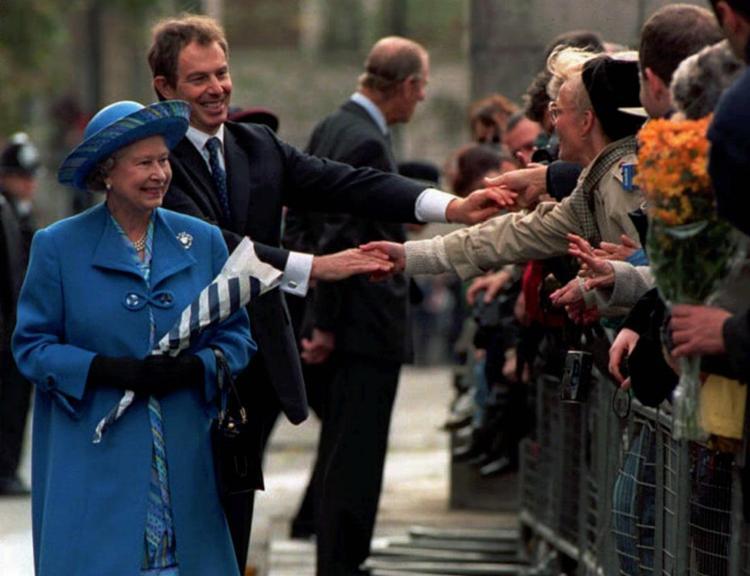 İngiltere’de Kral 3. Charles dönemi başladı Kraliçe 2. Elizabeth’in tarihe damga vuran Türkiye ziyaretleri gündeme geldi