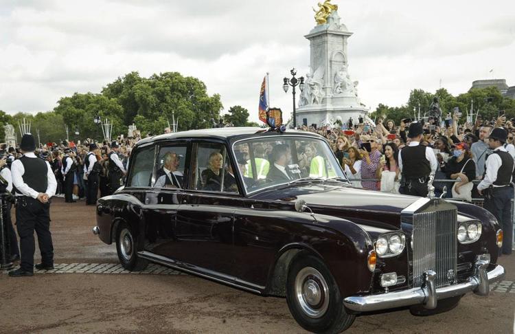 İngiltere’de Kral 3. Charles dönemi başladı Kraliçe 2. Elizabeth’in tarihe damga vuran Türkiye ziyaretleri gündeme geldi