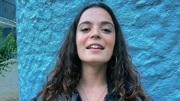 Aslı Bekiroğlu fileli üstlü pozuyla dikkat çekti