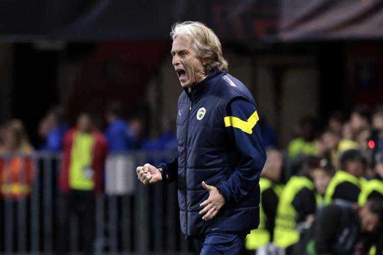 Lucescu Jorge Jesusun golcüsünü istedi Fenerbahçe yönetimi şok geçirdi