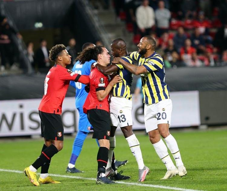 Yıldız futbolcunun bonservis parası çıktı İşte UEFA Avrupa Liginden kazanılan rakam