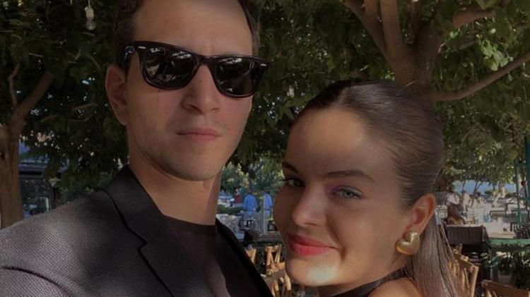 Selahattin Paşalı ve Lara Tümerin aile pozuna beğeni yağdı